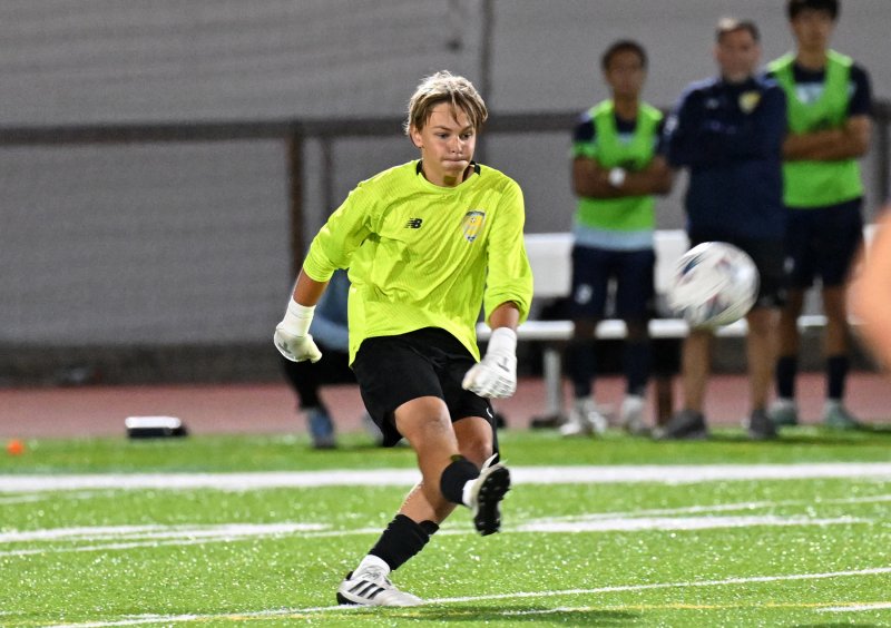 Anton Schierenberg slams a direct kick