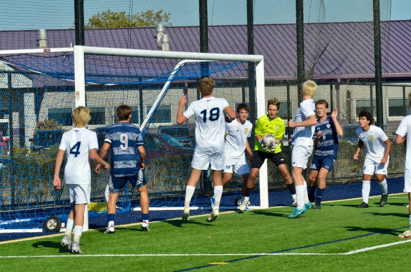 Anton Schierenberg hauls in a corner